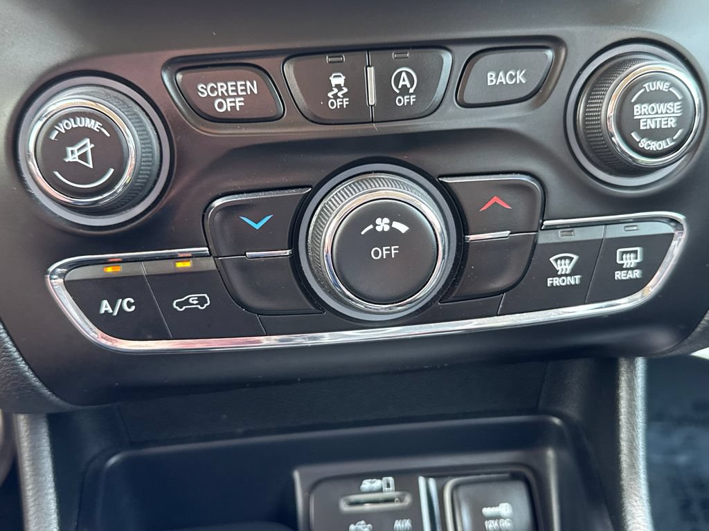 Used 2015 Jeep Cherokee Trailhawk w/ Leather Interior Group AWD/4WD image 29