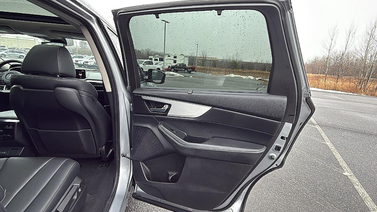 Used 2023 Acura MDX w/ Technology Package AWD/4WD image 19
