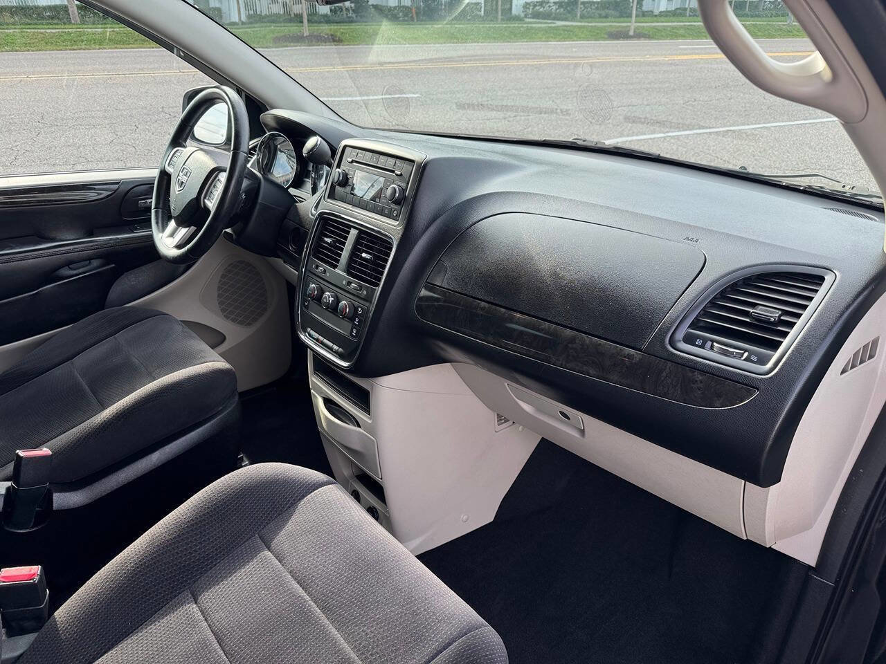 Used 2013 Dodge Grand Caravan American Value Package w/ UConnect Hands-Free Group FWD image 20