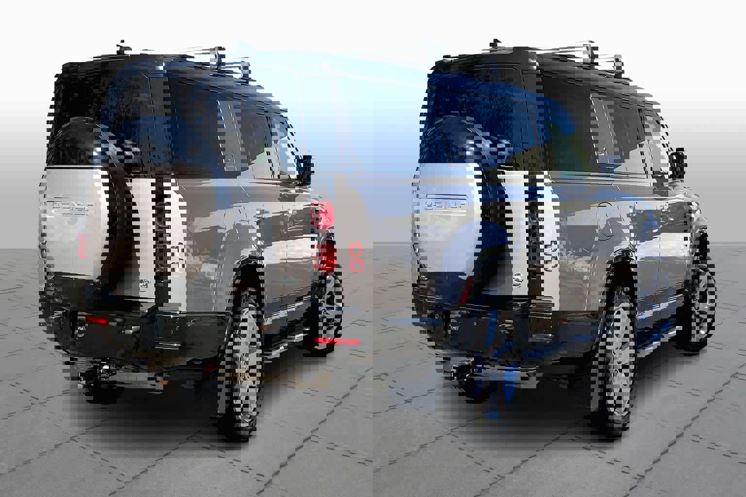 Used 2023 Land Rover Defender 130 X-Dynamic SE image 11