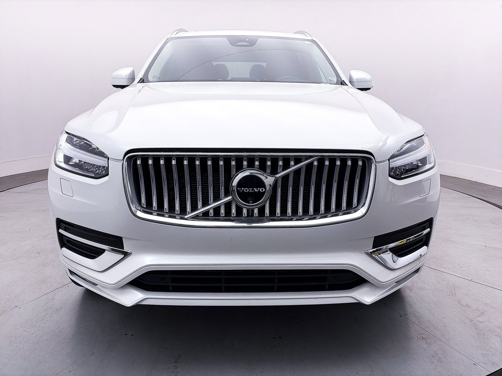 Used 2024 Volvo XC90 B6 Plus w/ Protection Package Premier image 12