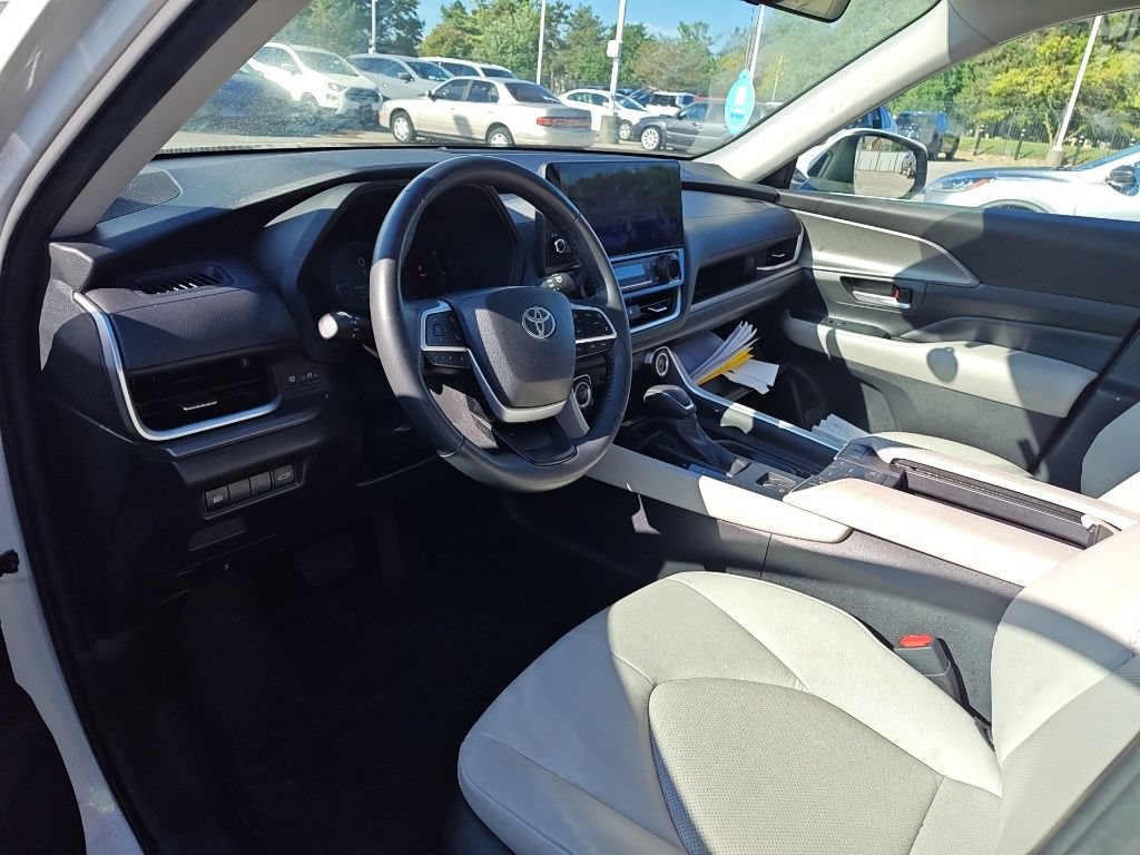 Used 2024 Toyota Grand Highlander AWD image 7