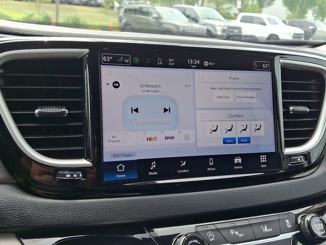 Used 2024 Chrysler Pacifica Touring-L FWD image 17