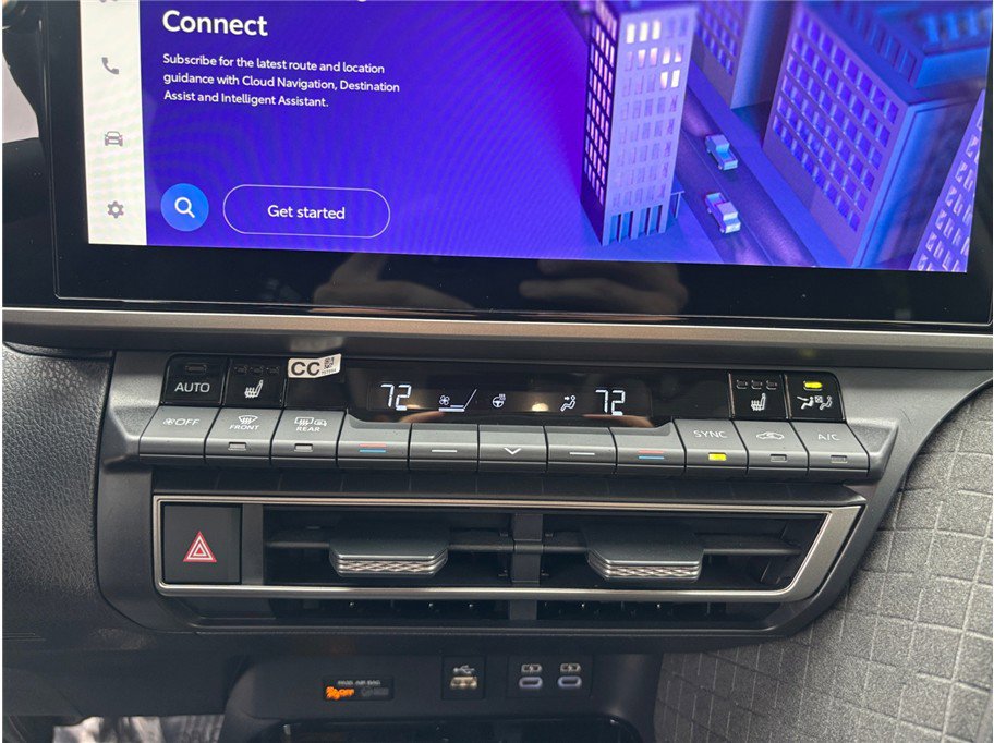 Used 2025 Toyota Camry XLE image 28