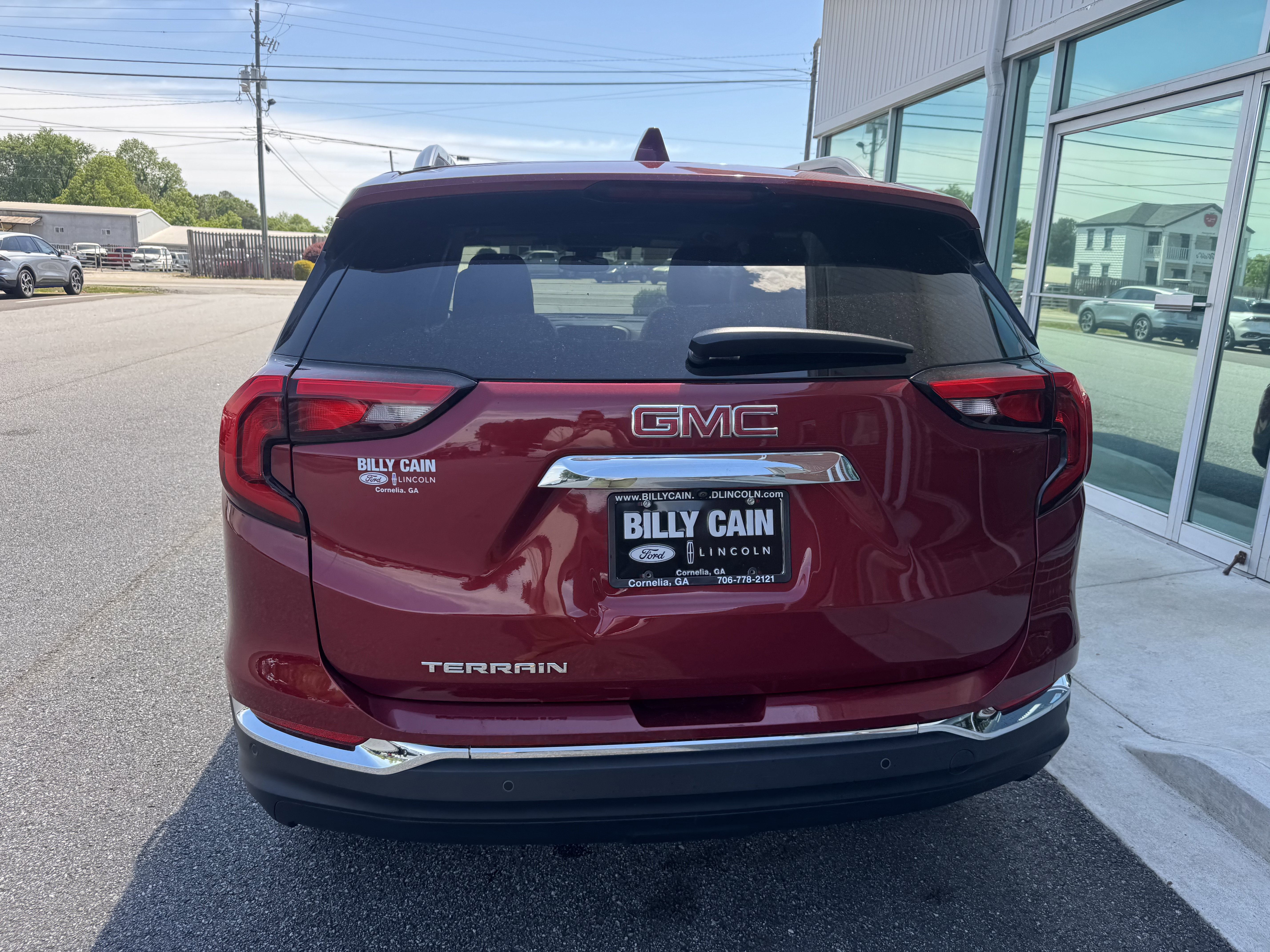 Used 2021 GMC Terrain SLT w/ Infotainment Package II FWD image 3