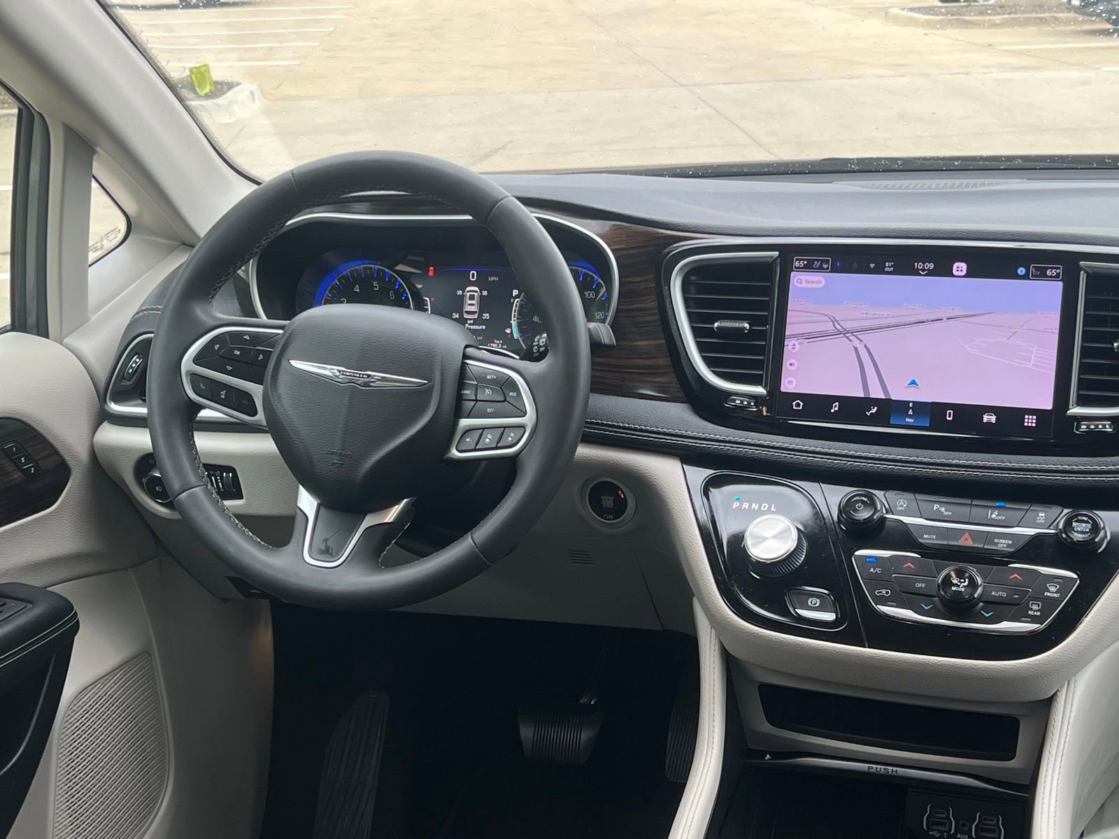 Used 2023 Chrysler Pacifica Limited FWD image 22