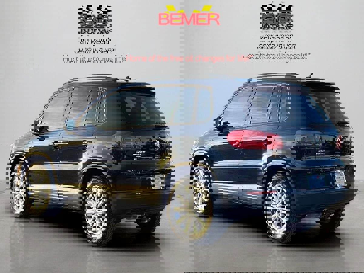 Used 2017 Volkswagen Tiguan Limited w/ Premium Package image 3