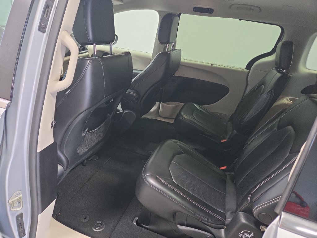 Used 2023 Chrysler Pacifica Touring-L FWD image 24