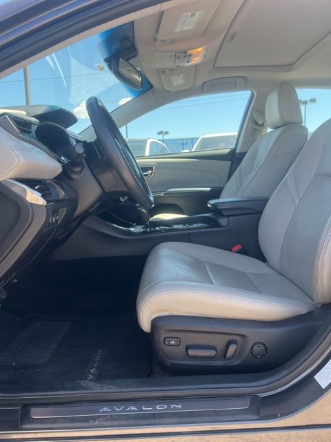 Used 2013 Toyota Avalon Limited image 19