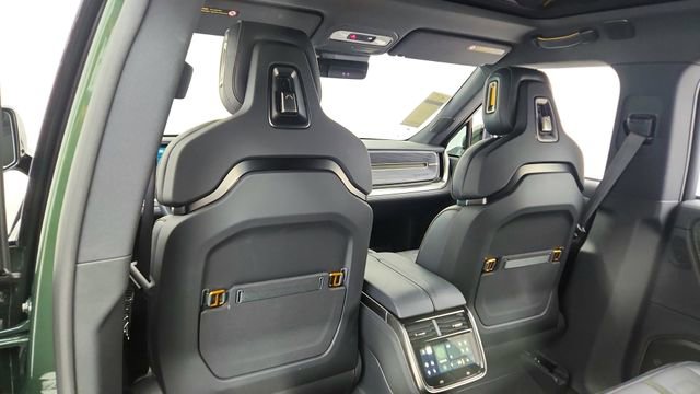 Used 2025 Rivian R1S Adventure image 36