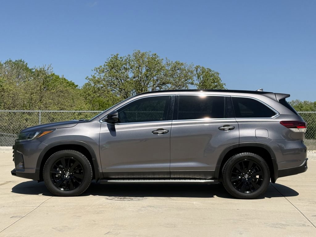 Used 2019 Toyota Highlander SE image 3