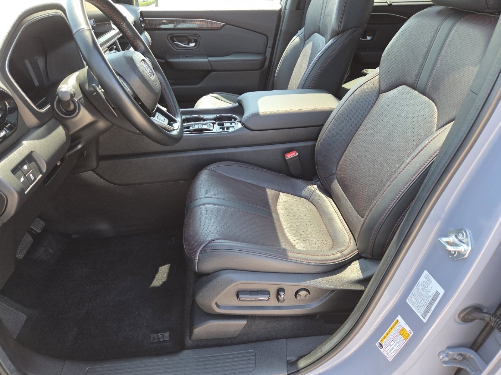Used 2025 Honda Pilot Black Edition image 27