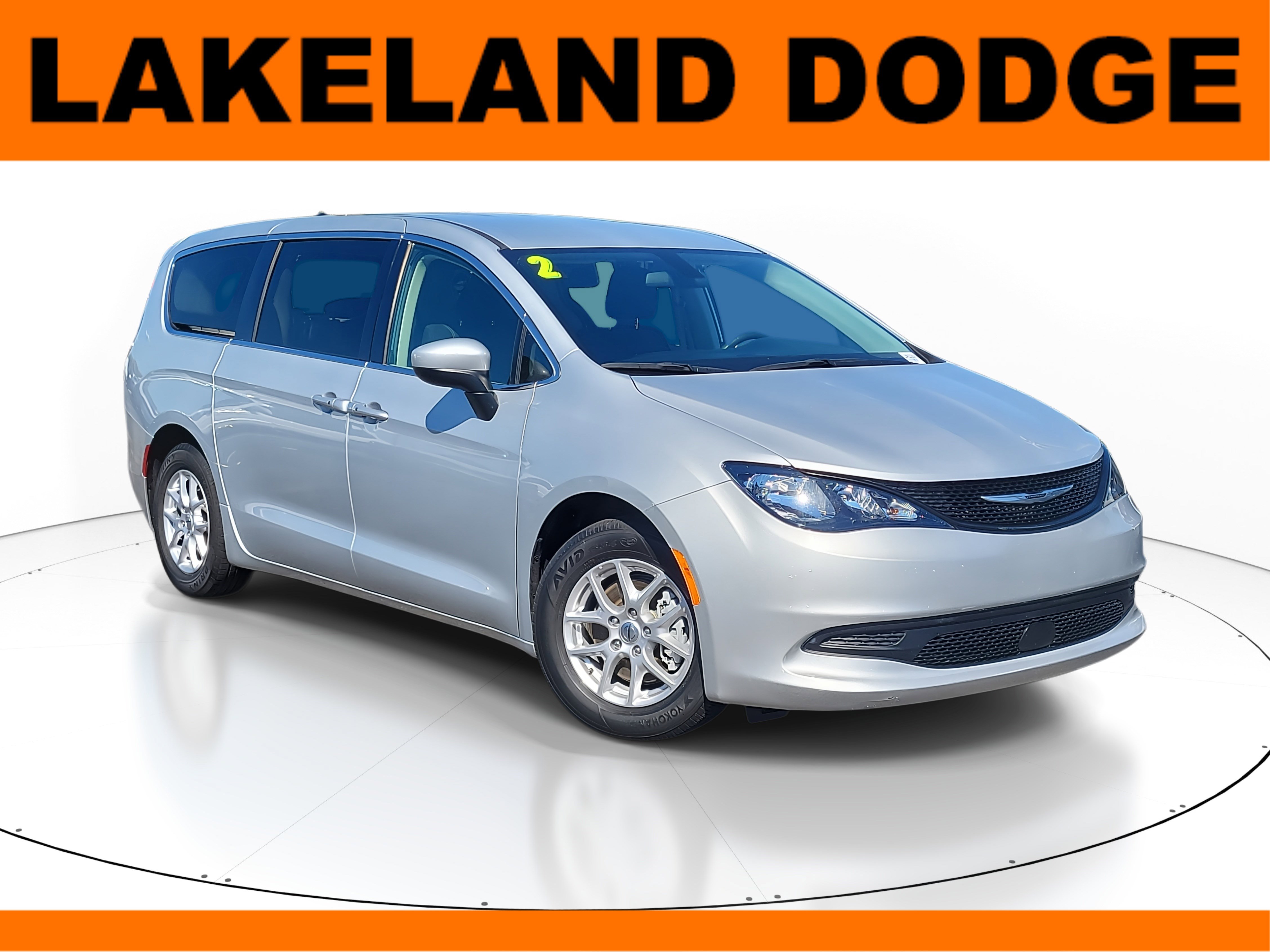 Used 2022 Chrysler Voyager LX image 1