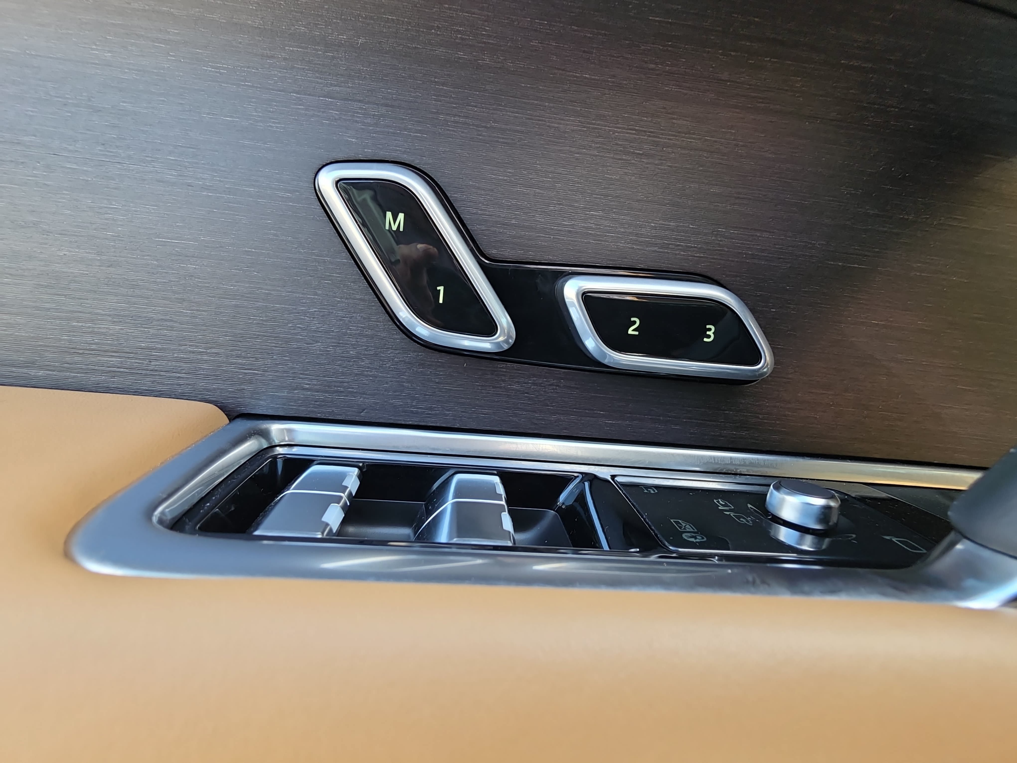 Certified 2025 Land Rover Range Rover SE AWD/4WD image 29