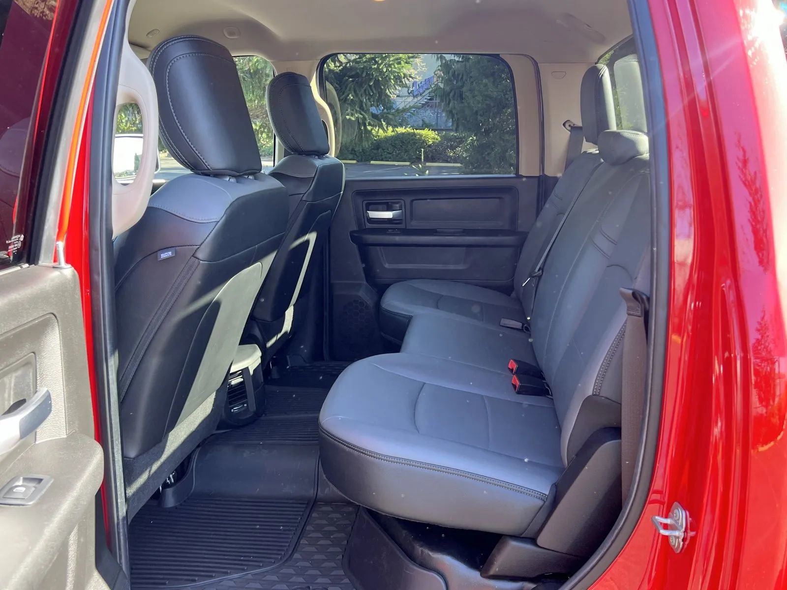 Used 2019 RAM 2500 Tradesman w/ Chrome Appearance Group image 13