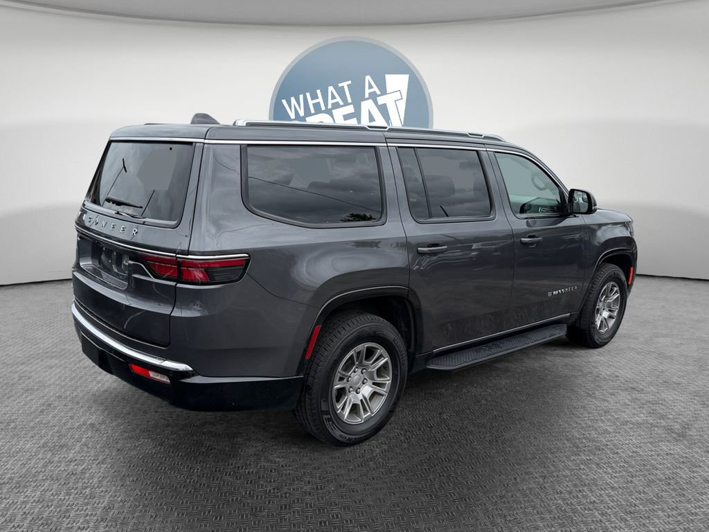 Used 2023 Jeep Wagoneer 4WD image 3