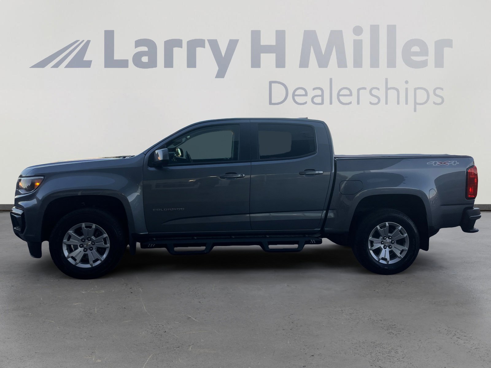Used 2022 Chevrolet Colorado LT w/ LT Convenience Package image 2