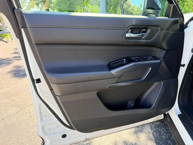 Used 2024 Nissan Pathfinder SL w/ SL Premium Package FWD image 10
