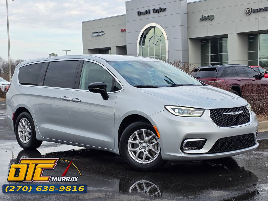 Used 2024 Chrysler Pacifica Touring-L image 1