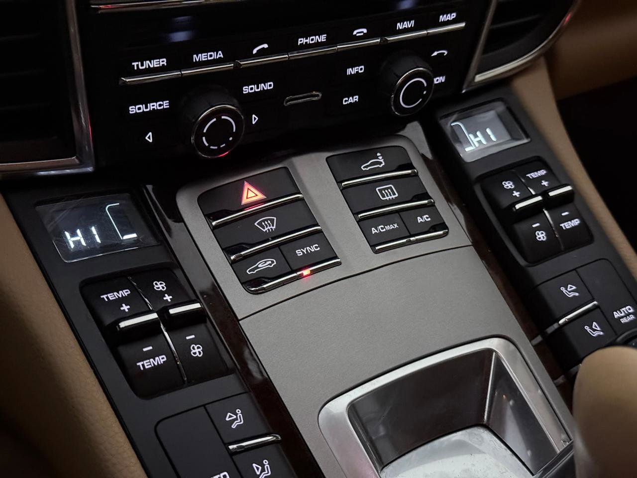 Used 2014 Porsche Panamera 4 image 37