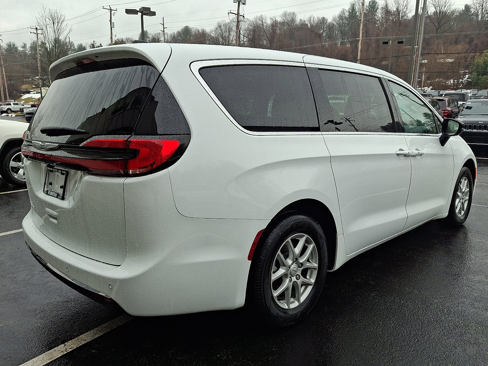 New 2026 Chrysler Pacifica Select image 3