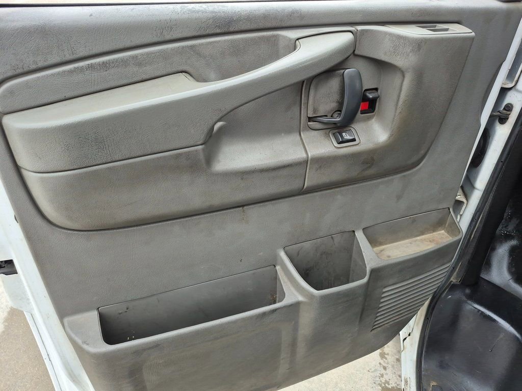 Used 2016 Chevrolet Express 2500 Extended image 14