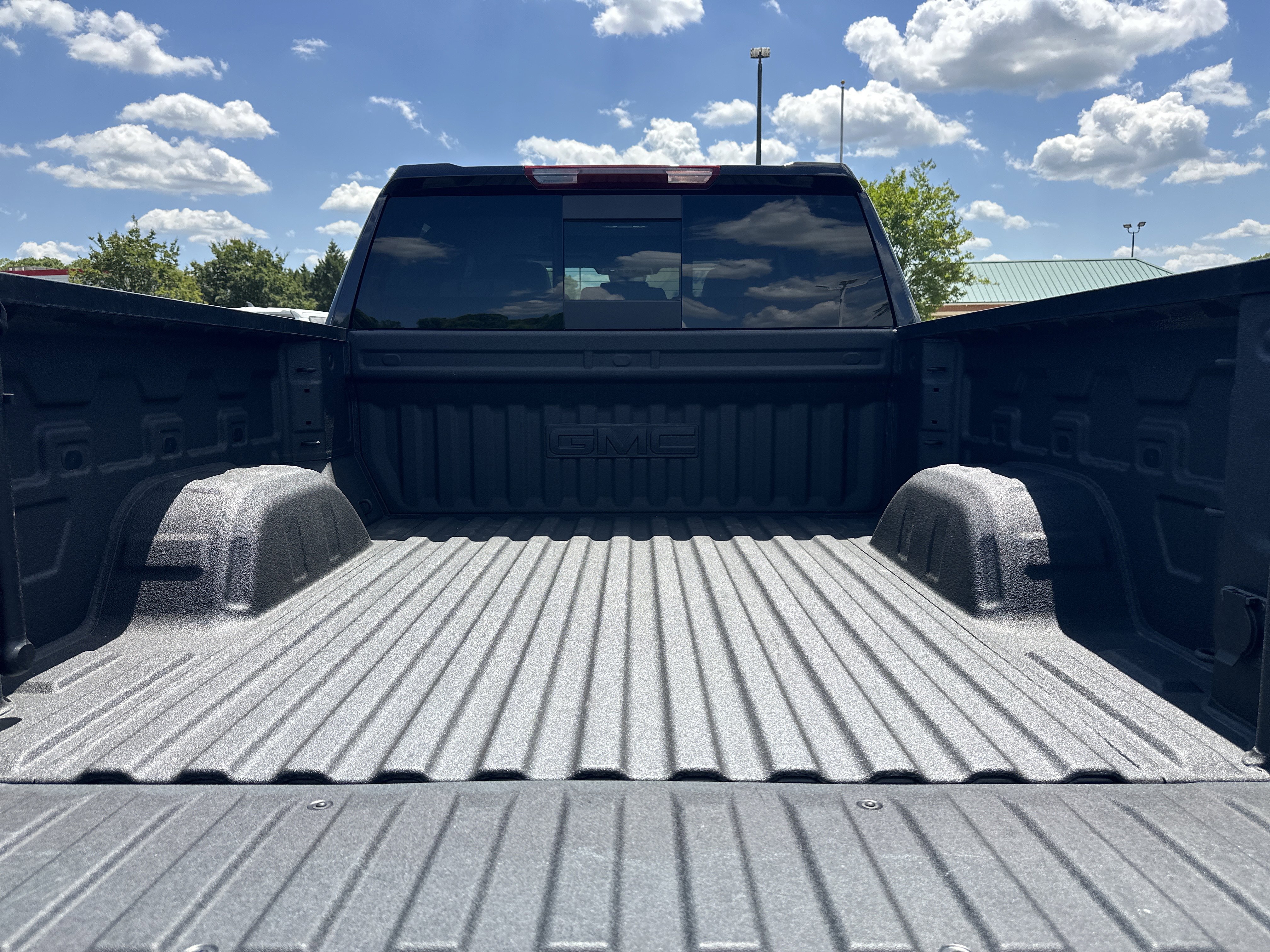 Used 2025 GMC Sierra 1500 SLT w/ SLT Premium Plus Package image 19