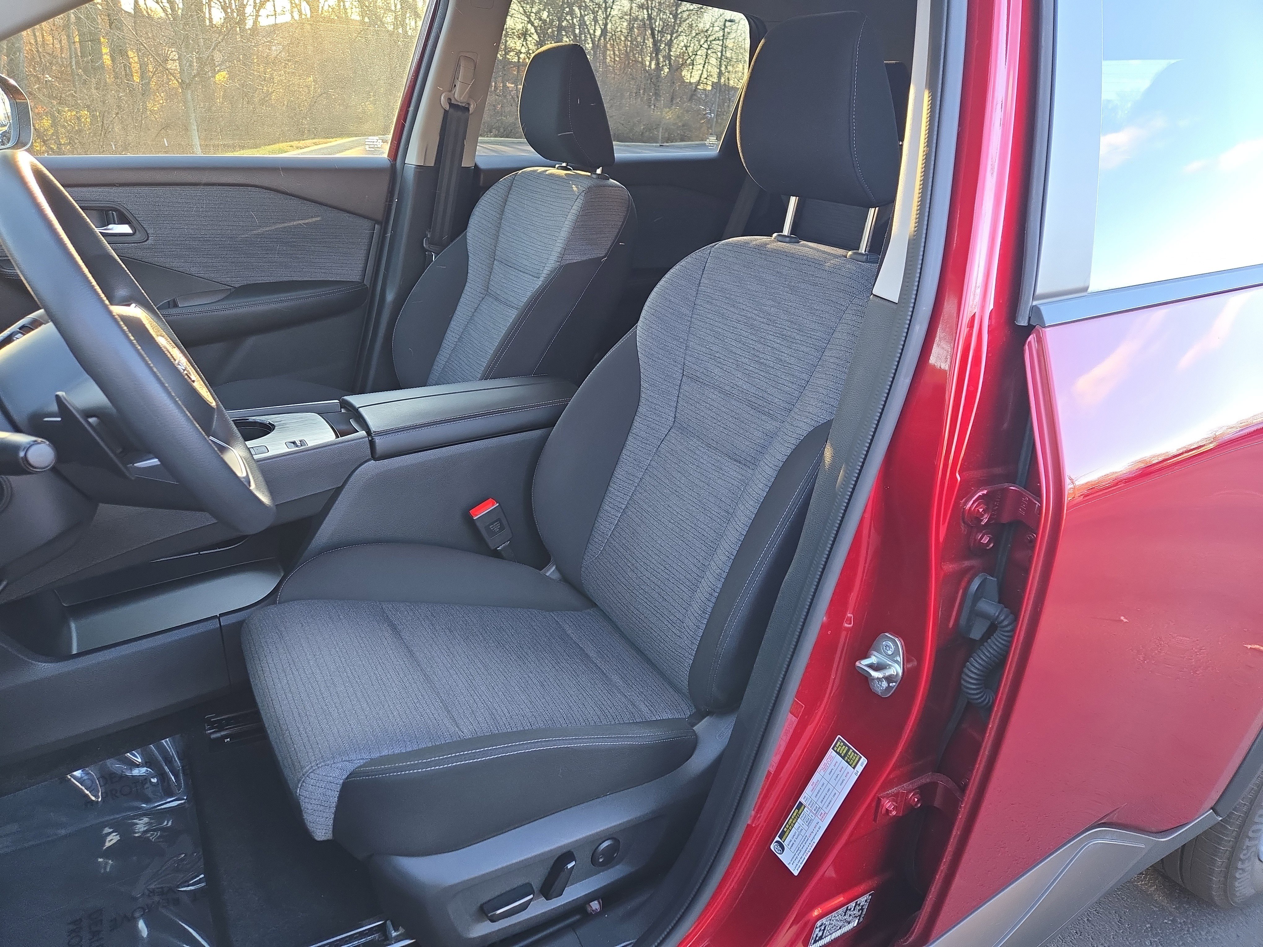 Used 2023 Nissan Rogue SV image 12