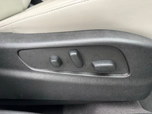 Used 2023 Cadillac XT4 Premium Luxury image 30