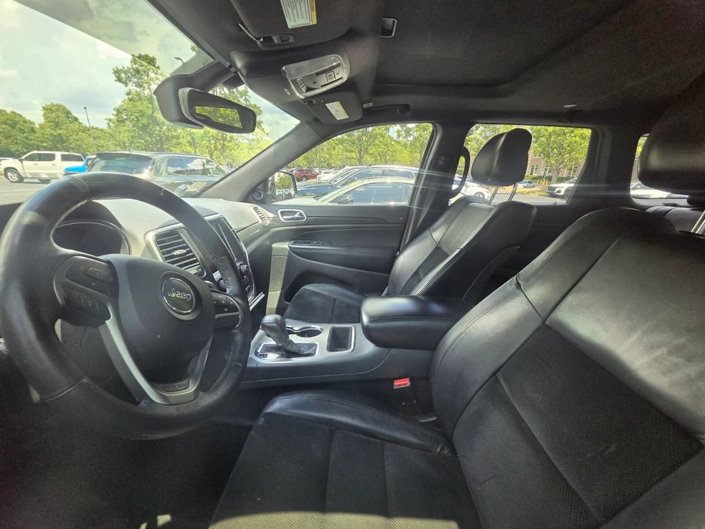 Used 2018 Jeep Grand Cherokee Altitude RWD image 9