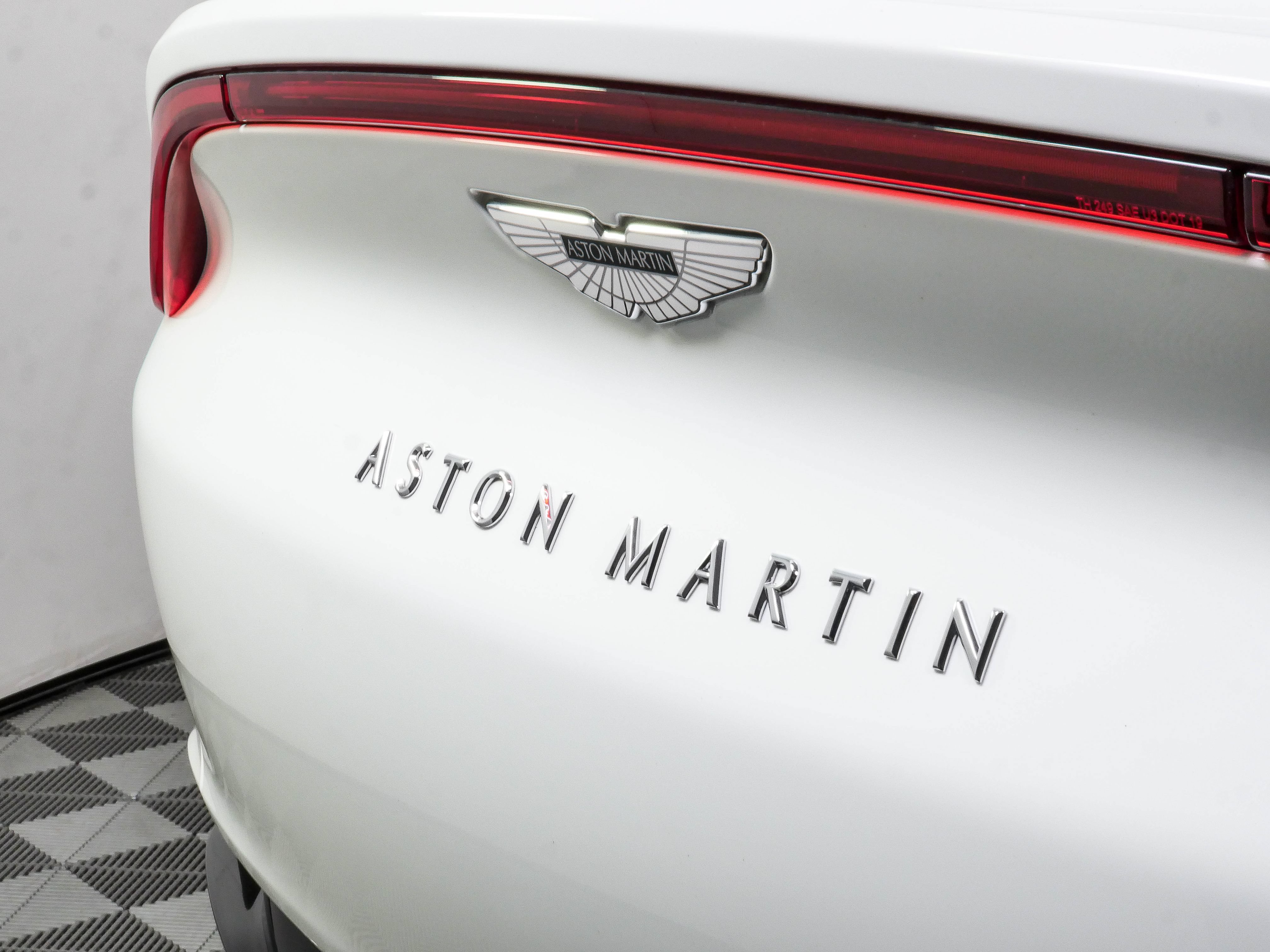 Used 2021 Aston Martin DBX AWD/4WD image 37