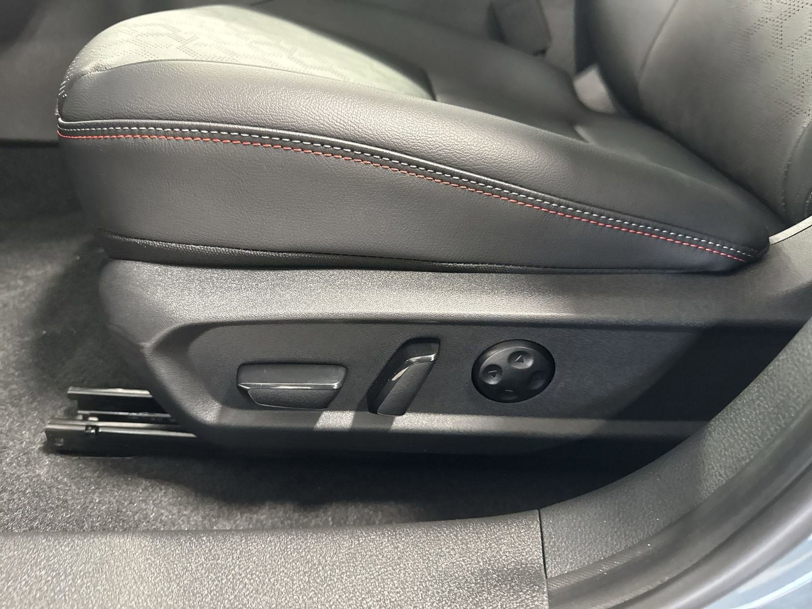 New 2026 Nissan Sentra SR w/ SR Premium Package FWD image 26