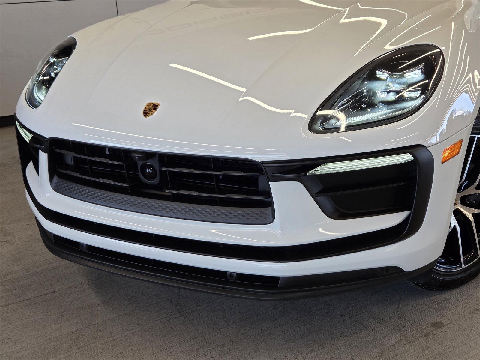 Used 2024 Porsche Macan image 27