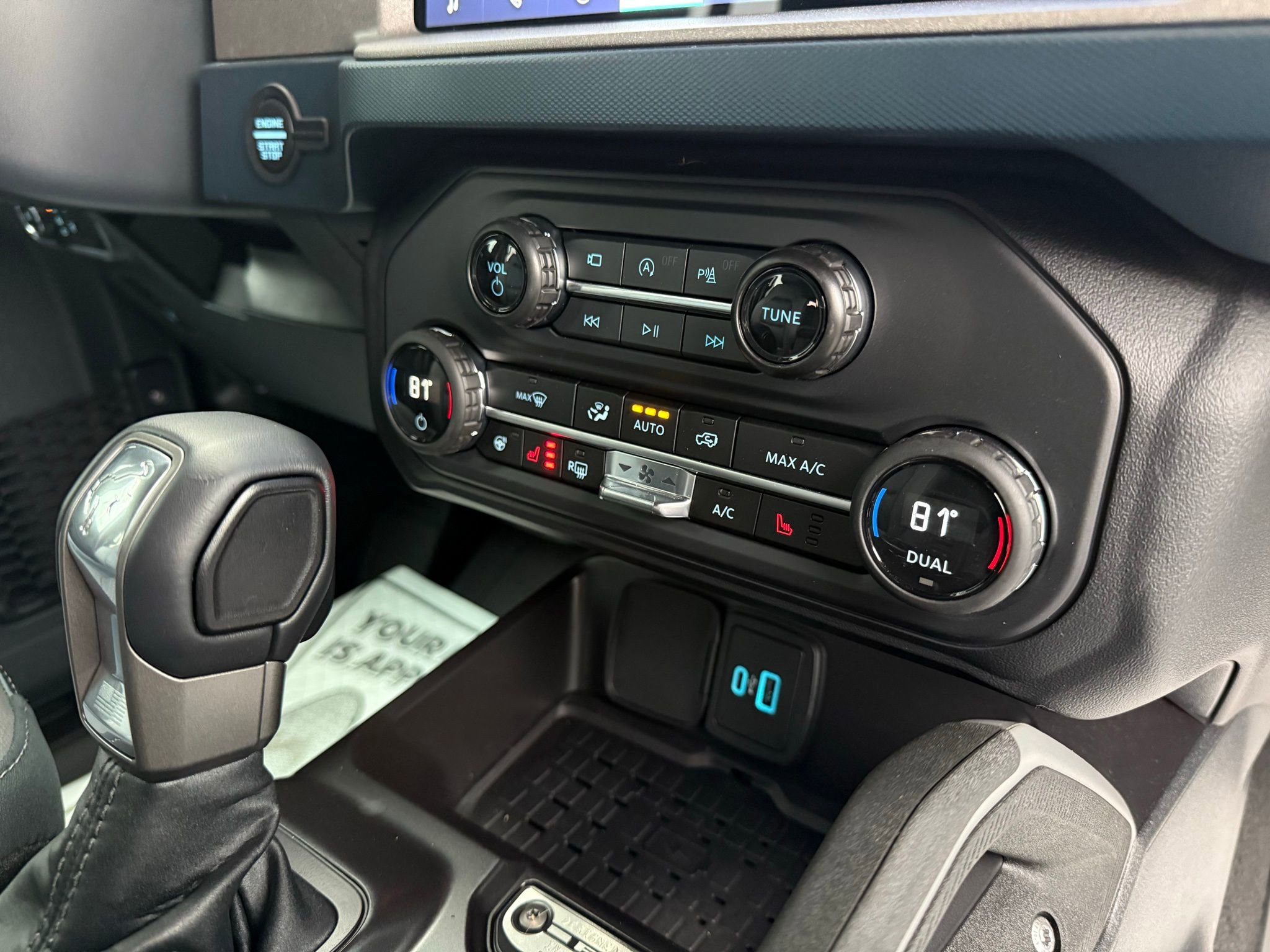 Used 2024 Ford Bronco Outer Banks image 32