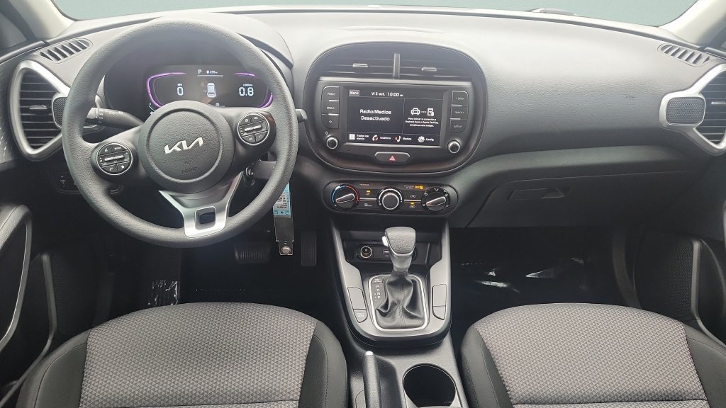 Used 2025 Kia Soul LX FWD image 11