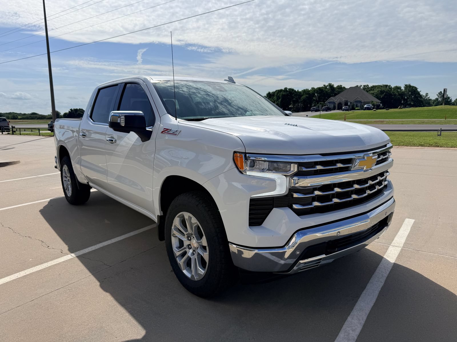 Used 2025 Chevrolet Silverado 1500 LTZ AWD/4WD image 6