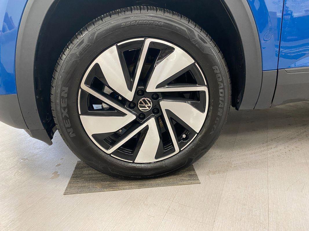 Used 2025 Volkswagen Atlas SE image 27