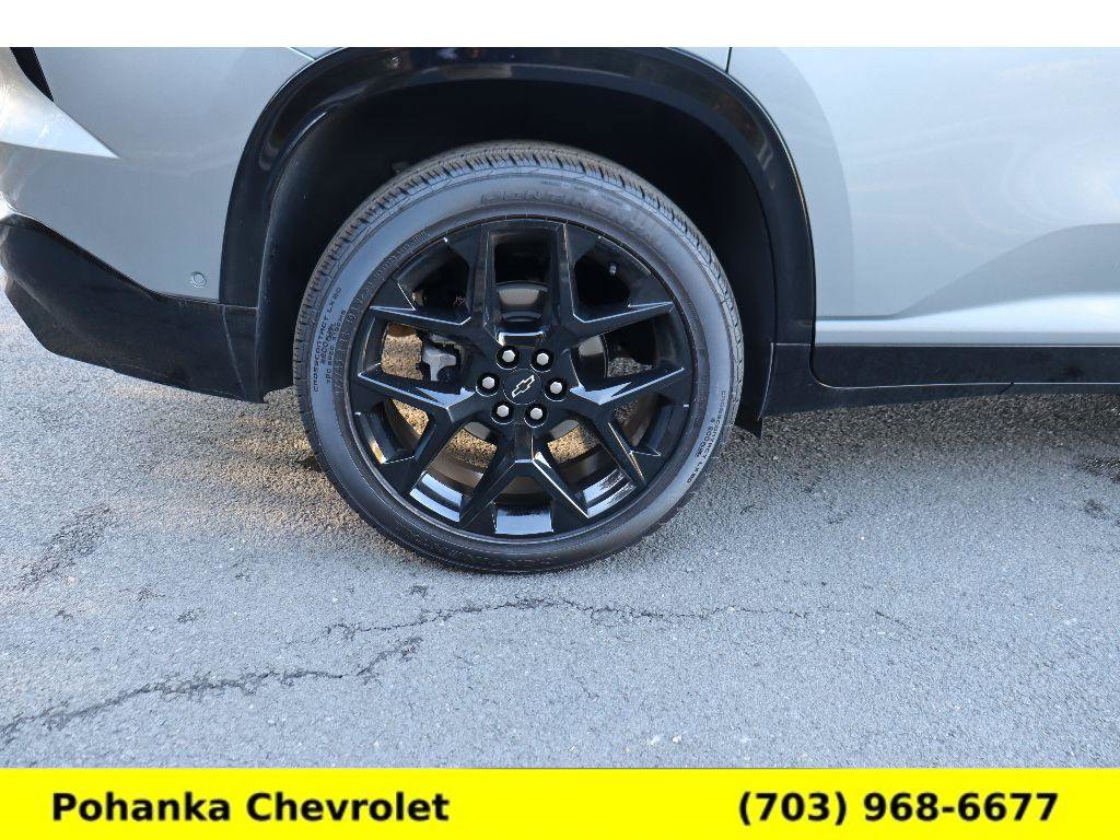 Used 2024 Chevrolet Traverse RS image 40
