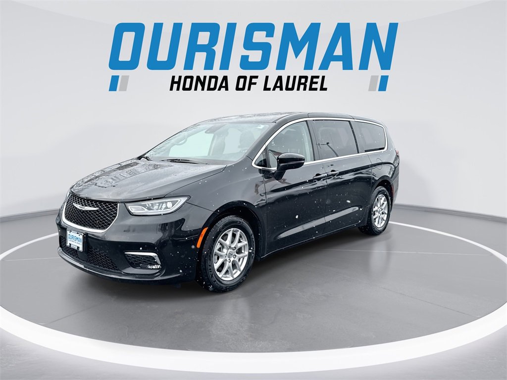 Used 2023 Chrysler Pacifica Touring-L image 4