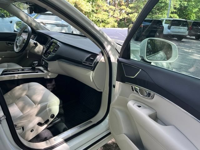 Used 2020 Volvo XC90 T5 Momentum w/ Protection Package Premier FWD image 10