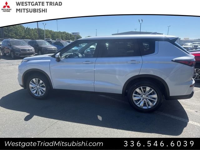 New 2026 Mitsubishi Outlander ES FWD image 5
