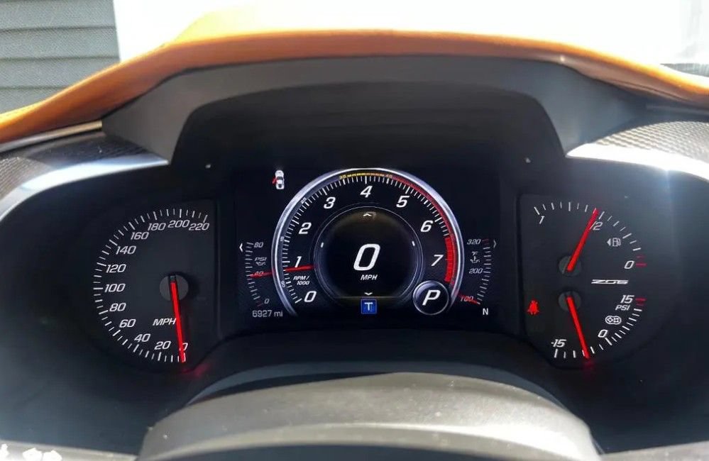 Used 2015 Chevrolet Corvette Z06 w/ 3LZ Preferred Equipment Group RWD image 9