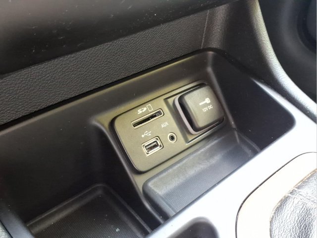 Used 2015 Jeep Cherokee Latitude w/ Cold Weather Group FWD image 29