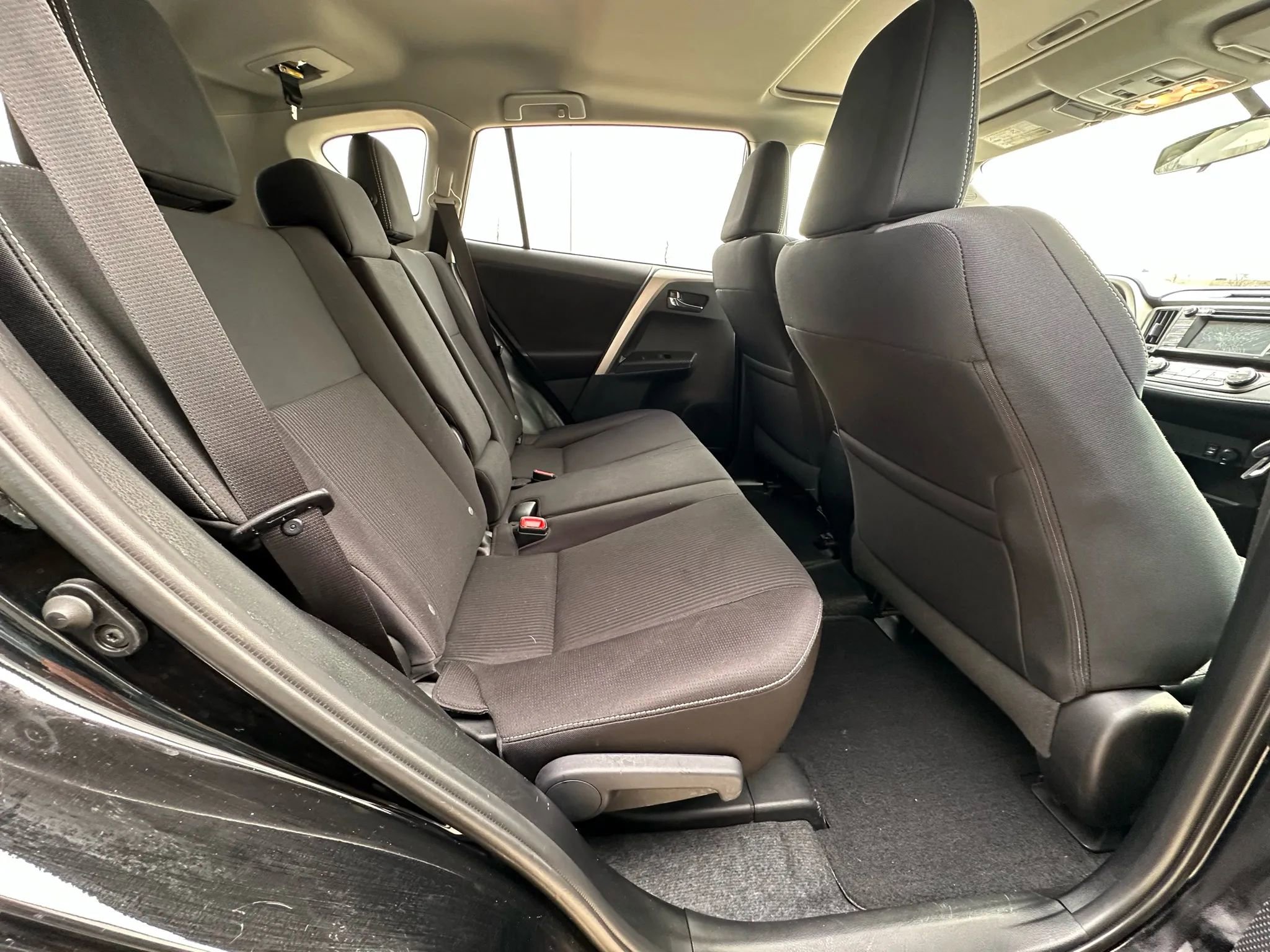Used 2015 Toyota RAV4 XLE FWD image 14