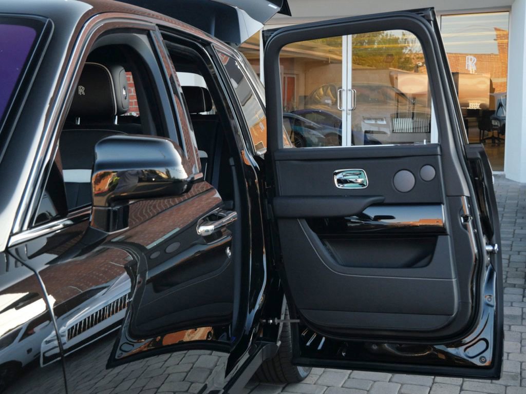 Used 2023 Rolls-Royce Cullinan AWD/4WD image 30