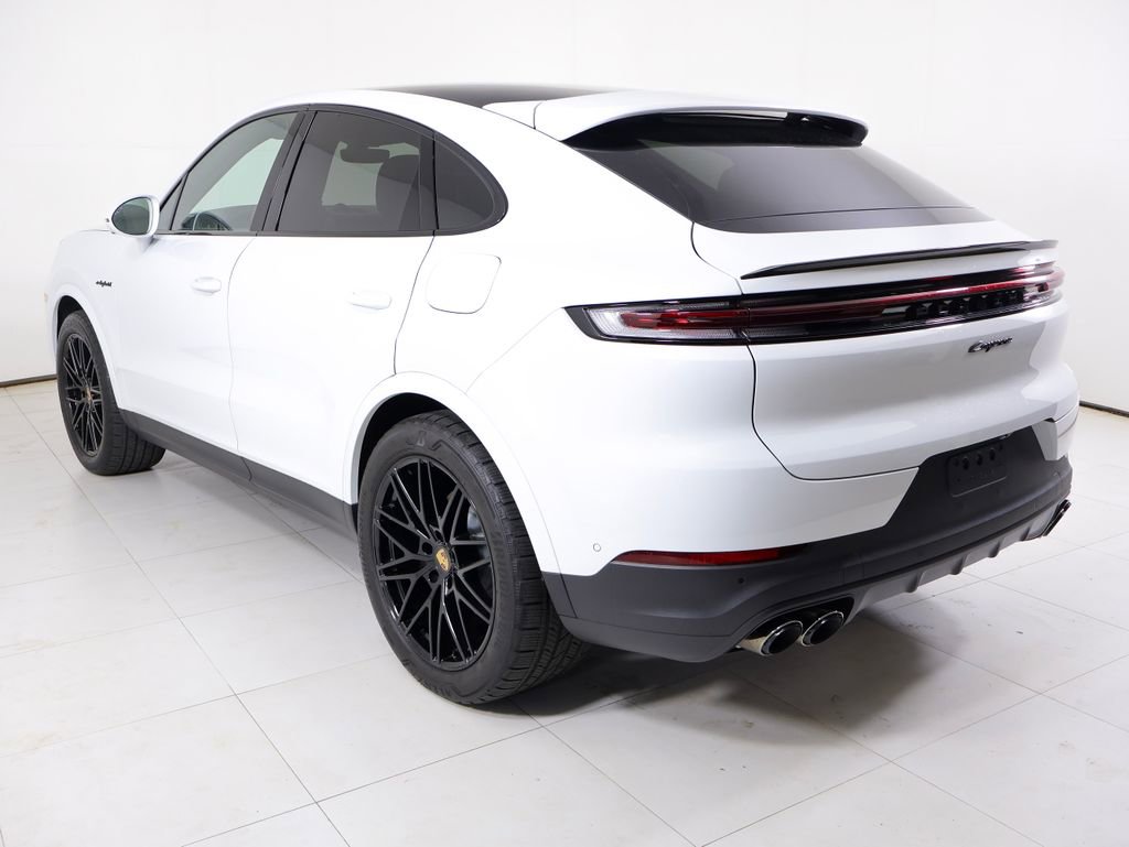 Certified 2025 Porsche Cayenne E-Hybrid Coupe AWD/4WD image 3