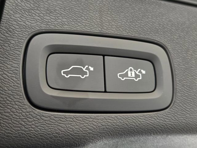 Certified 2023 Volvo XC60 B5 Core w/ Climate Package image 20