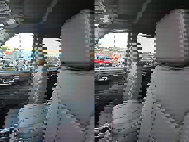 New 2026 GMC Sierra 1500 SLT image 11