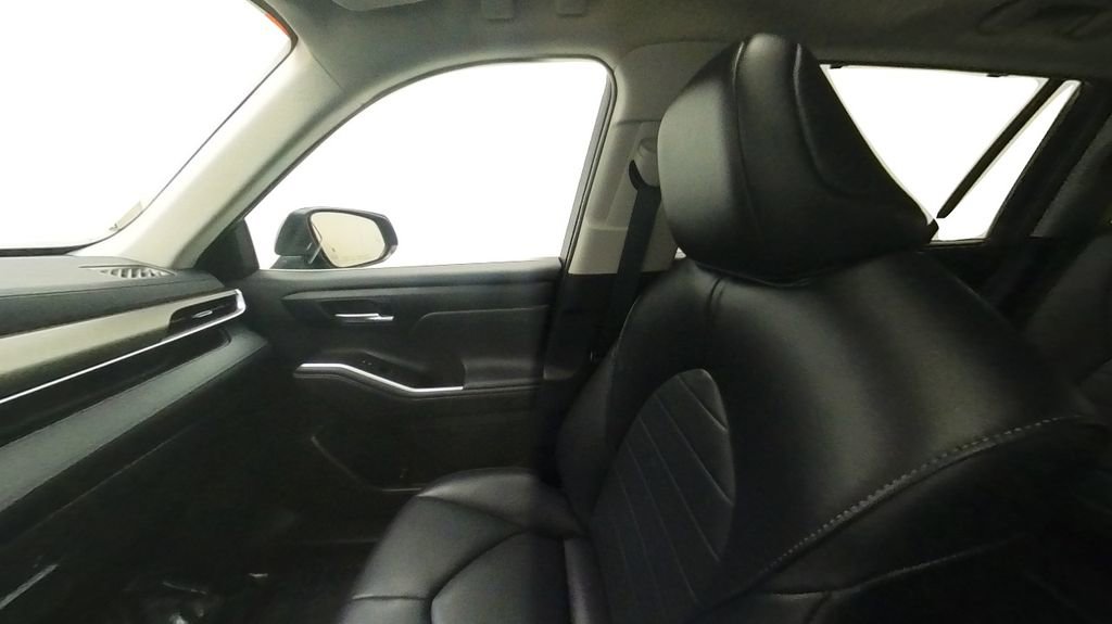 Used 2023 Toyota Highlander XLE image 33