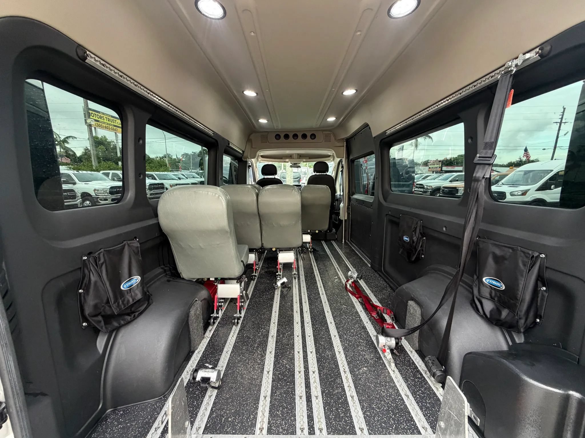 Used 2017 RAM ProMaster 2500 w/ Premium Appearance Group FWD image 2